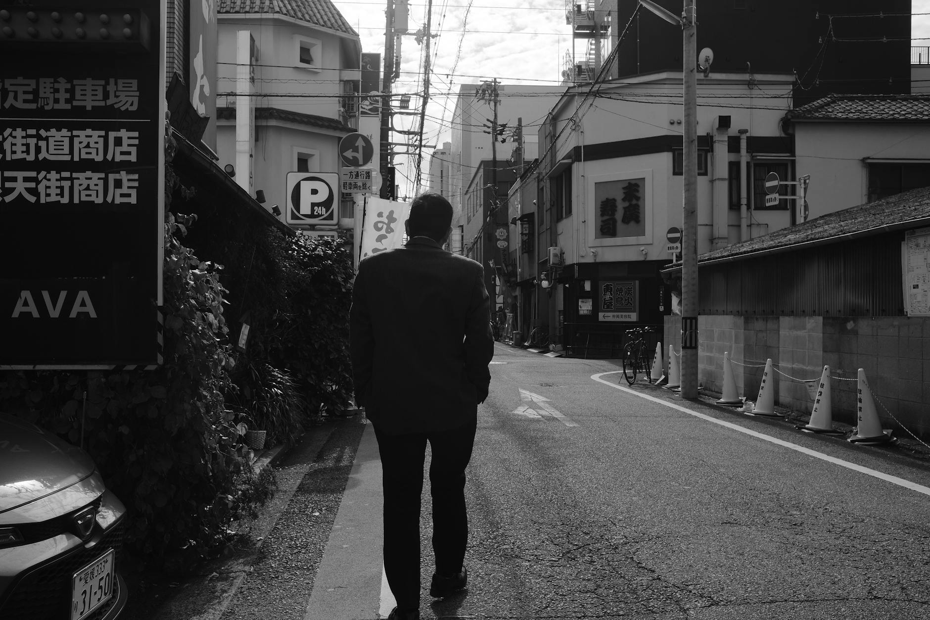 清潔感のある黒髪の日本人男性