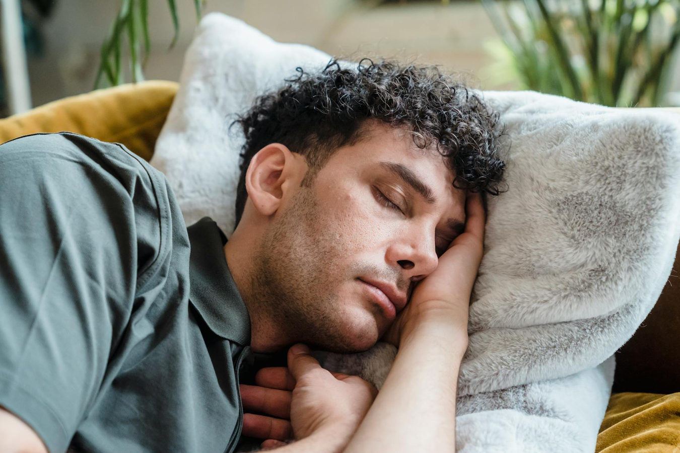 BRAIN SLEEP PILLOWは30代男性に効く？日中のパフォーマンス・寝返り・蒸れを徹底検証